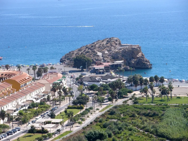El peñón de Salobreña y la playa desde el mirador Enrique Morente