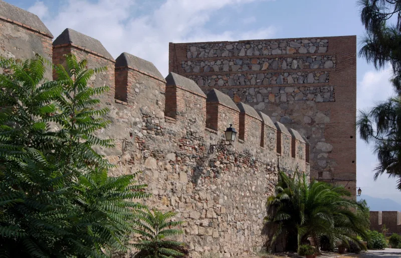 Murallas y torre del homenaje del castillo de Salobreña